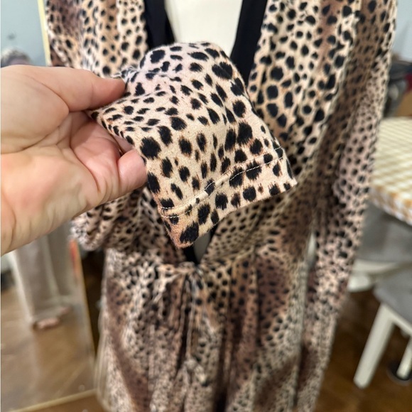 Isabella Rodriguez Leopard Print Soft Robe - Picture 5 of 9
